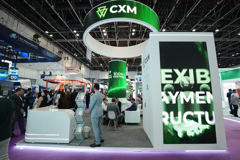 Төлем және сауда инфрақұрылымын көрсететін CXM көрме стенді